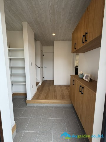 秦野市第1北矢名　新築戸建　全5棟4号棟の玄関