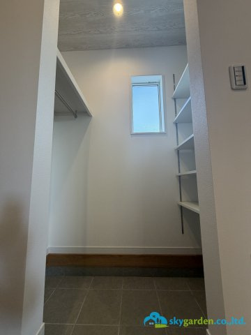 秦野市第1北矢名　新築戸建　全5棟4号棟の玄関