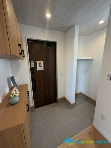 秦野市第1北矢名　新築戸建　全5棟4号棟の玄関