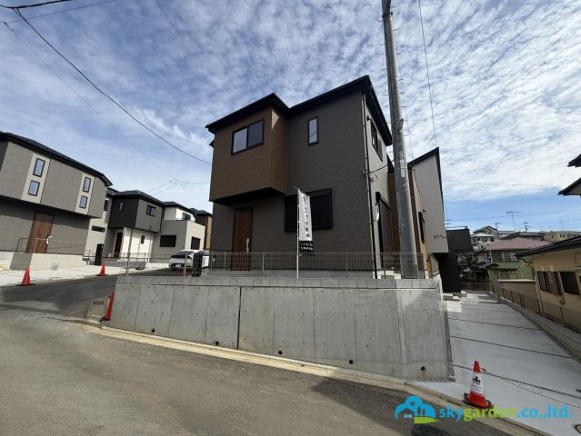 秦野市第1北矢名　新築戸建　全5棟4号棟の前面道路含む現地写真