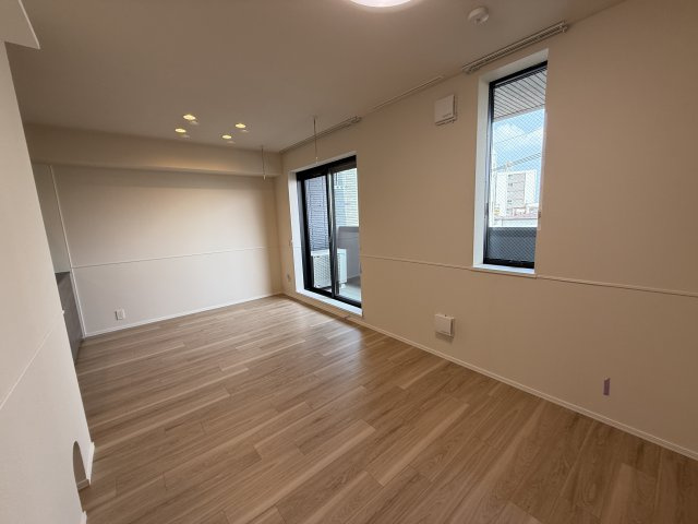 【居間・リビング】 | オカバ世田谷深沢ヘーベルメゾン | 開口がワイドで明るい設計のリビングでぽかぽか過ごせます♪