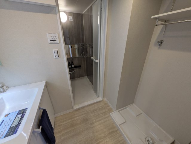 ３方向に窓の角部屋！リノベの４LDKはココ！【ナイスアーバンステイツ三ツ境】の脱衣所