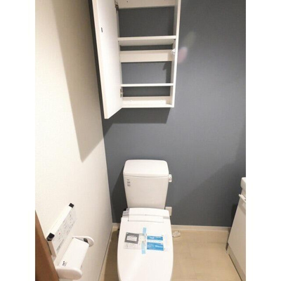 【トイレ】 | ヴェスタ南小岩 | 便利な収納あり 