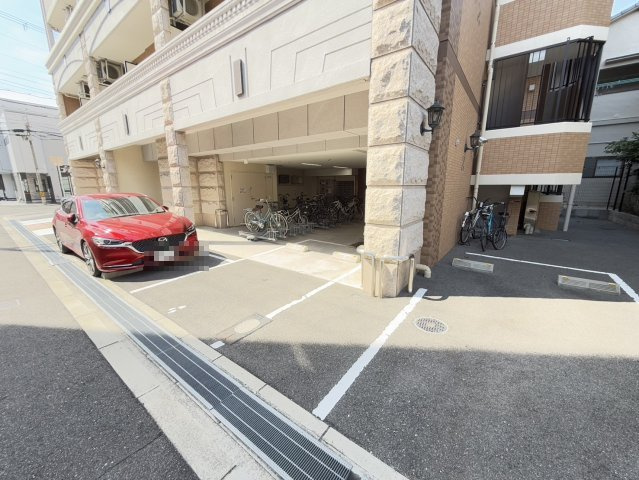 LUXE都島Ⅲの駐車場