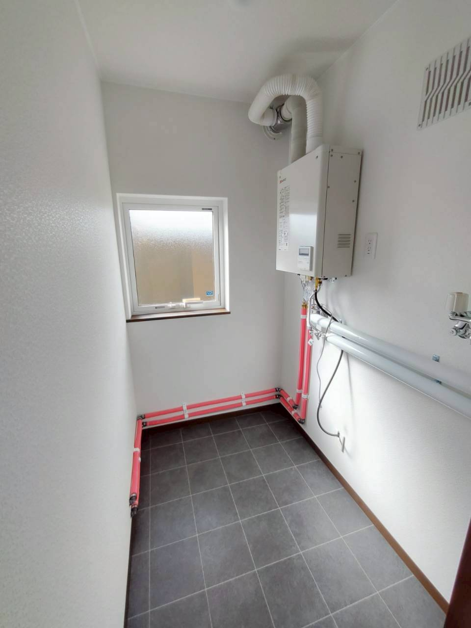 大楽毛西1丁目3　中古住宅のランドリースペース|ランドリースペースは洗面スペースと仕切られています