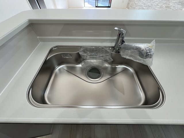 昭島市宮沢町3丁目　新築戸建全3棟のキッチン|浄水器付きシンク