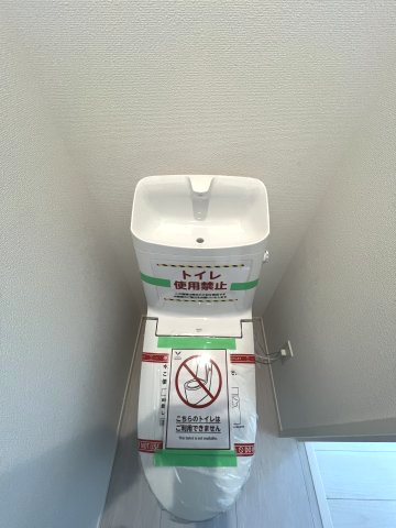 昭島市宮沢町3丁目　新築戸建全3棟のトイレ|2階温水シャワートイレ