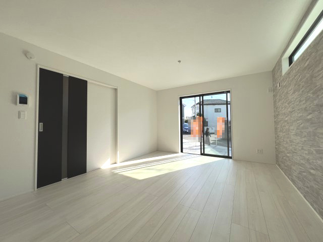 昭島市宮沢町3丁目　新築戸建全3棟の居間・リビング|日常的な子育てや、家事動線にちゃんと配慮した、子どもの様子が見やすいプラン設計。