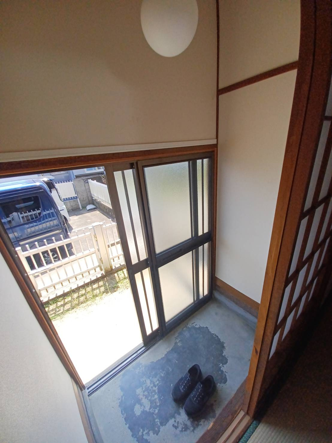 嵐アパートの玄関