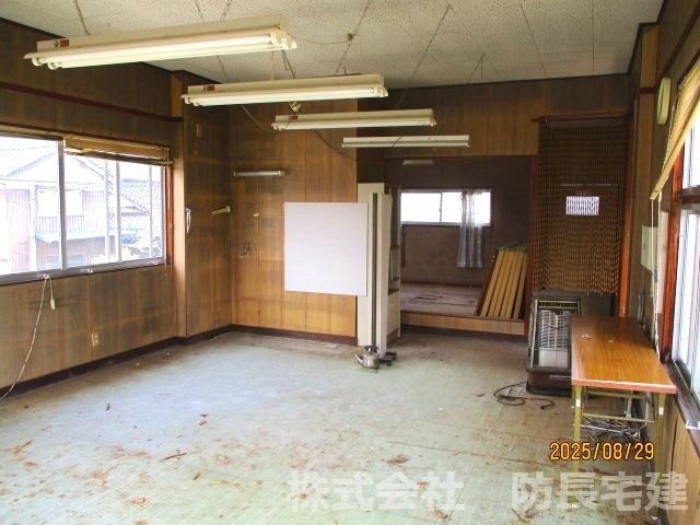 総合建設貸事務所の内装|資材置き場として利用するのはいかがでしょうか