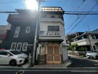 【外観】 | 池尻自由丘３丁目　中古一戸建 | 【本日内覧可能】北・東向きの角地！日当り・通風良好！たっぷりの陽光に包まれる明るい住まい！