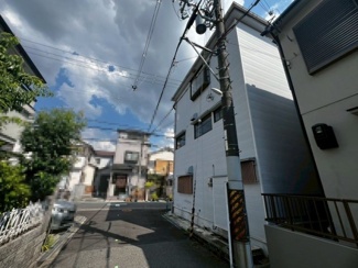 【前面道路含む現地写真】 | 池尻自由丘３丁目　中古一戸建 | 家探しはどうやってするの？から資金のことや住宅ローン、税金や制度のことまで住宅の難しいことをわかりやすく説明いたします♪