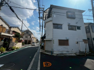 【前面道路含む現地写真】 | 池尻自由丘３丁目　中古一戸建 | 現地見学当日から承っております♪現地周辺の環境や、駅までの道のりなど周辺環境も合わせてご確認いただき、ぜひご検討ください！