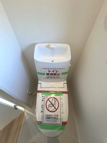 昭島市宮沢町3丁目　新築戸建全3棟のトイレ|2階温水シャワートイレ