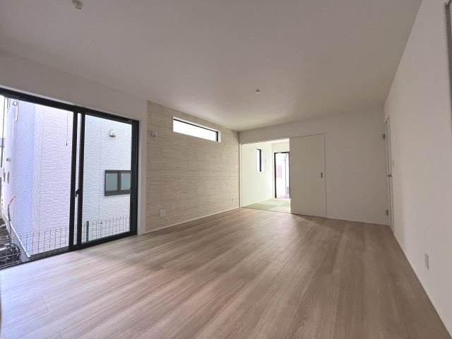 昭島市宮沢町3丁目　新築戸建全3棟の居間・リビング|どんなインテリアもOK！シンプルな造り、お好きなインテリアも選びたいですね♪
