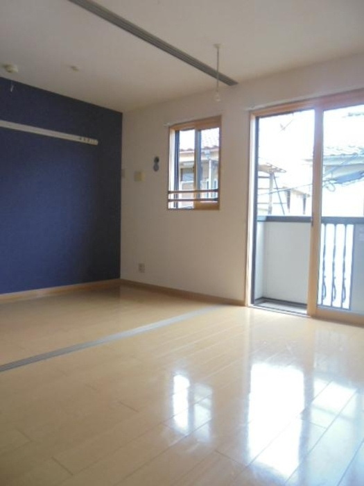 府中市白糸台４丁目のアパートの居間・リビング