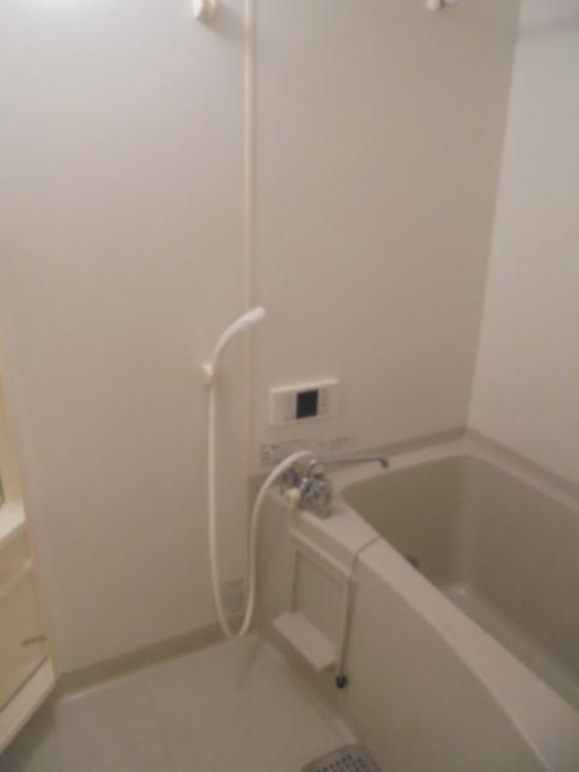 府中市白糸台４丁目のアパートの浴室