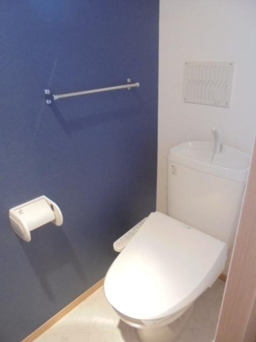府中市白糸台４丁目のアパートのトイレ