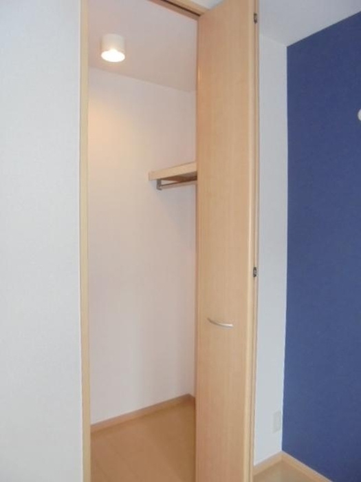 府中市白糸台４丁目のアパートの収納