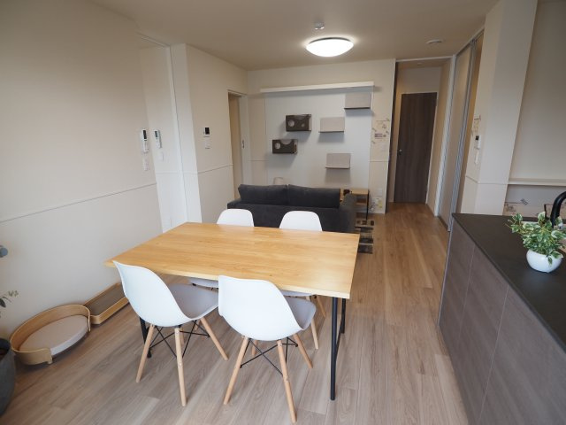 【居間・リビング】 | オカバ世田谷深沢ヘーベルメゾン | 奥行きがあり、レイアウトしやすく暮らしやすいLDK。床暖房完備♪