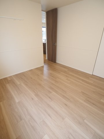 【洋室】 | オカバ世田谷深沢ヘーベルメゾン | 各居室、腰高に仕切りをもたせて猫さんのうっかり爪とぎに対応してます。