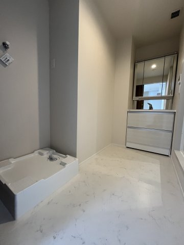 【洗面所】 | オカバ世田谷深沢ヘーベルメゾン | 洗面所ひろびろ！動線もよく家事も捗ります♪