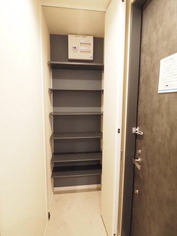 【収納】 | オカバ世田谷深沢ヘーベルメゾン | 天井高まであるシューズボックスも収納力◎