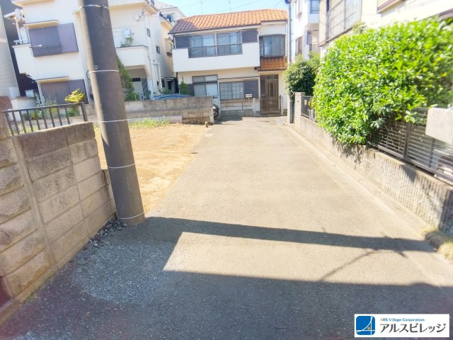 新築／GARAGEハウス三芳町藤久保の前面道路含む現地写真