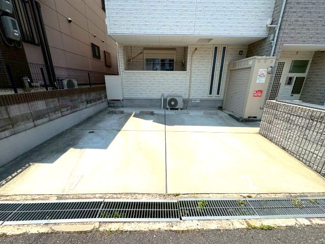 ル・クールトロワの駐車場