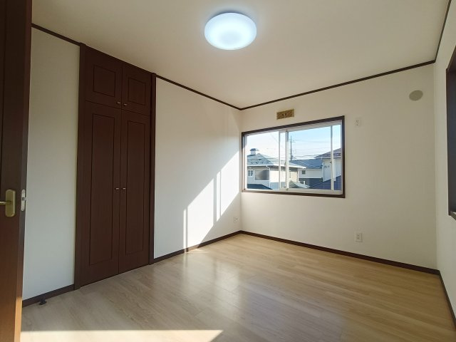 北葛飾郡松伏町　ゆめみ野6丁目　中古戸建の洋室|スタンダードな洋室です