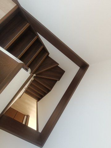 北葛飾郡松伏町　ゆめみ野6丁目　中古戸建の設備|階段