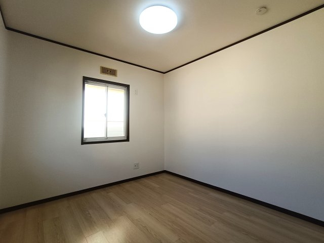 北葛飾郡松伏町　ゆめみ野6丁目　中古戸建の洋室|広々とした洋室です