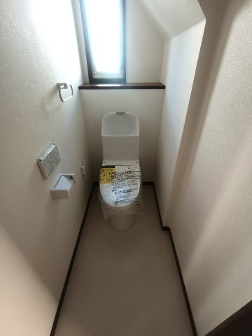 北葛飾郡松伏町　ゆめみ野6丁目　中古戸建のトイレ|ゆったりとした空間のトイレです