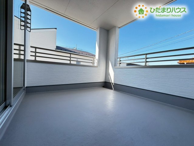 深谷市東方第2　新築一戸建て　リーブルガーデン　02のバルコニー|天候に左右されないインナーバルコニー☆彡
お出かけの際も安心ですね！