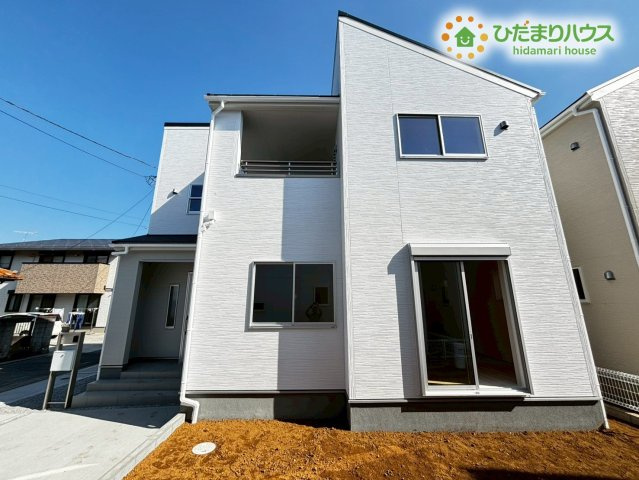 深谷市東方第2　新築一戸建て　リーブルガーデン　02の外観|白を基調とした明るい外観のお家です！