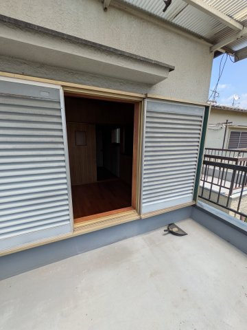 「和泉市戸建」和泉市伯太町中古戸建のバルコニー|外からの目が気にならないバルコニーで洗濯物が干せます