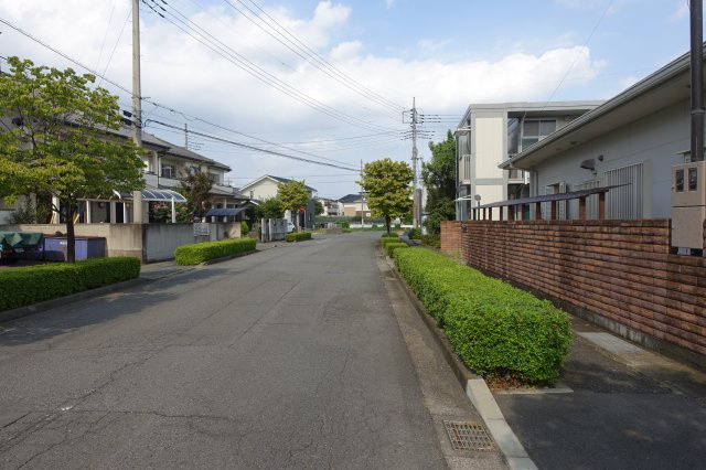 高崎市福島町　【室内プールつき】中古住宅の前面道路含む現地写真|北側道路を西から東方向