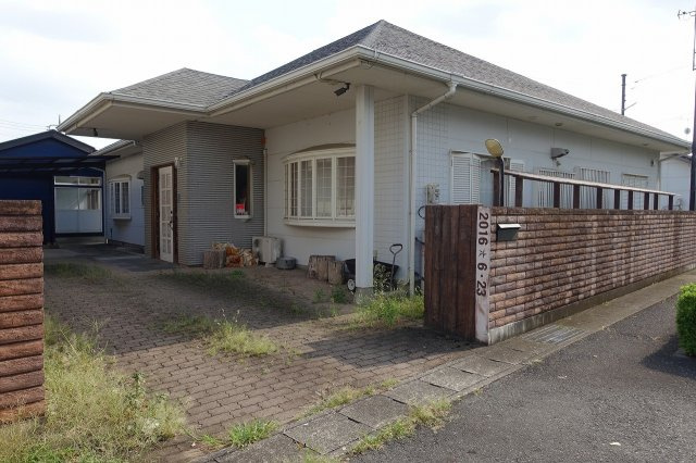 高崎市福島町　【室内プールつき】中古住宅の外観