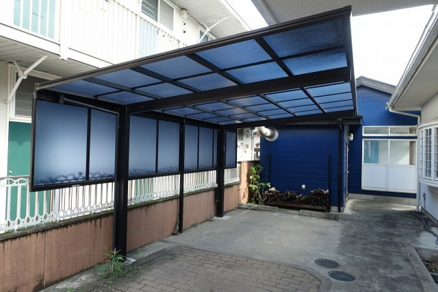 高崎市福島町　【室内プールつき】中古住宅の駐車場