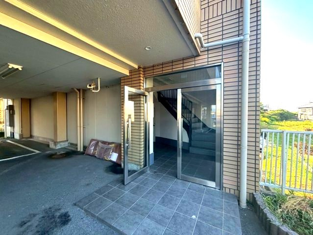 第二セイワコートのエントランス