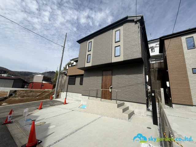 秦野市第1北矢名　新築戸建　全5棟1号棟の前面道路含む現地写真