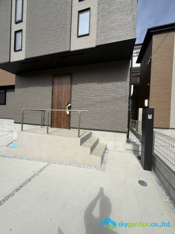 秦野市第1北矢名　新築戸建　全5棟1号棟の玄関