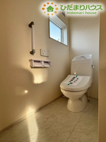 深谷市東方第2　新築一戸建て　リーブルガーデン　03のトイレ