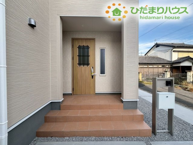 深谷市東方第2　新築一戸建て　リーブルガーデン　03のエントランス