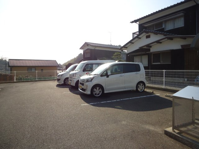 ラ・クレールの駐車場|駐車場