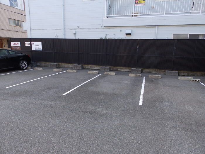 シュロスヤマナカの駐車場|駐車場
