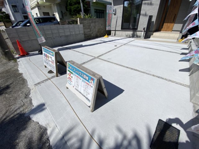 【駐車場】 | 沖縄市古謝（全2棟）ラスト1号棟 | 1号棟　並列駐車2台可♪