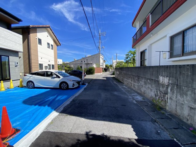 【前面道路含む現地写真】 | 沖縄市古謝（全2棟）ラスト1号棟 | ※南西側道路4.1m♪