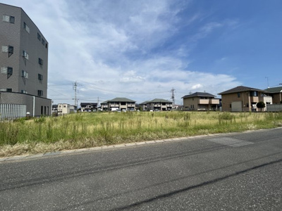 【前面道路含む現地写真】 | 【堀米第6期　現地外観】
※令和7年9月時点