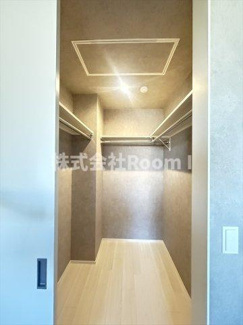 【収納】 | 【ペット共生・ZEHマンション】＆　ＦＵＭＩＮＯＳＡＴＯ・旭化成ヘーベルメゾンHEBEL HAUS | 大きなスペースがあり、収納には困りません